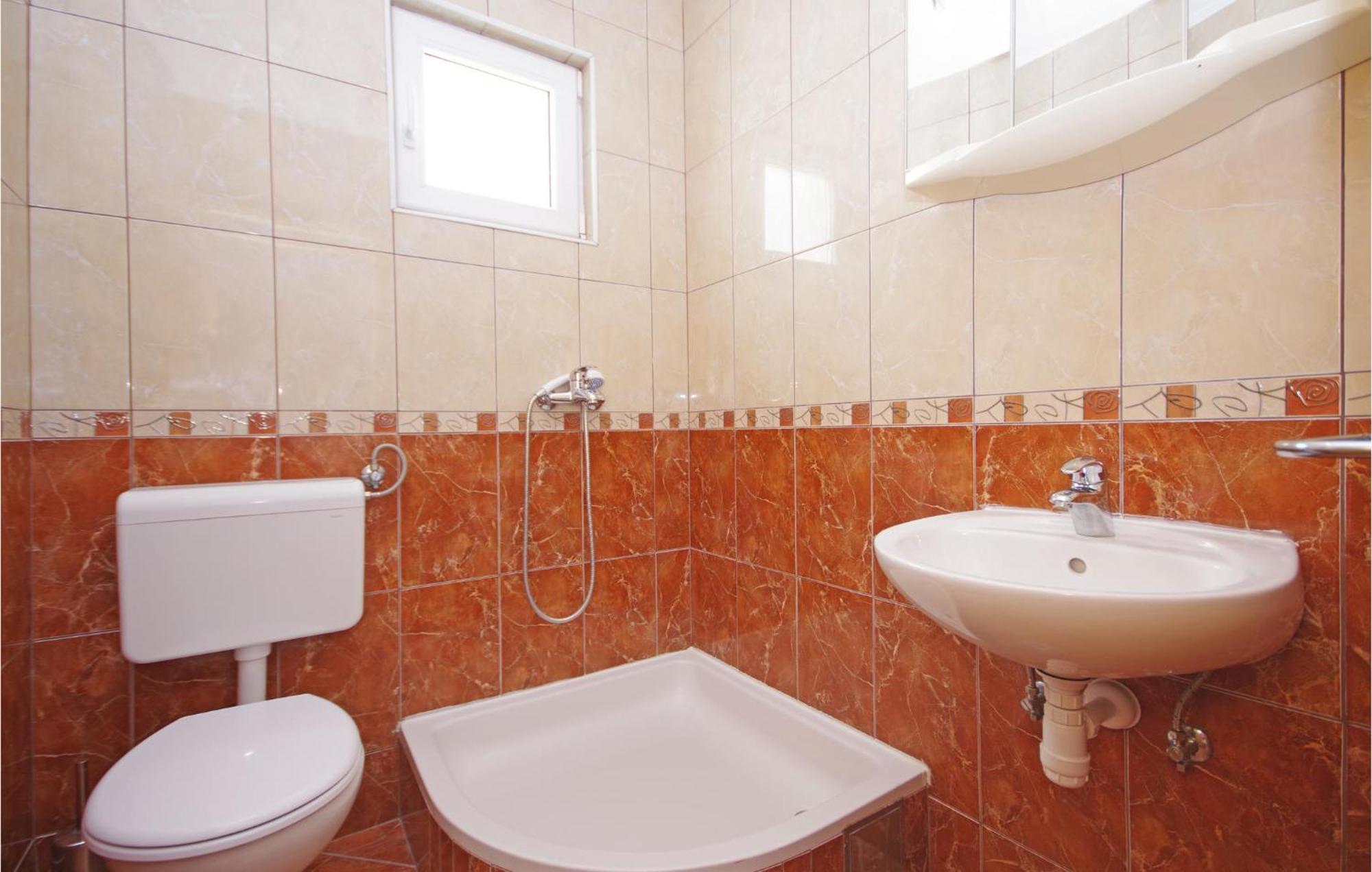 Stunning Apartment In Makarska Eksteriør billede