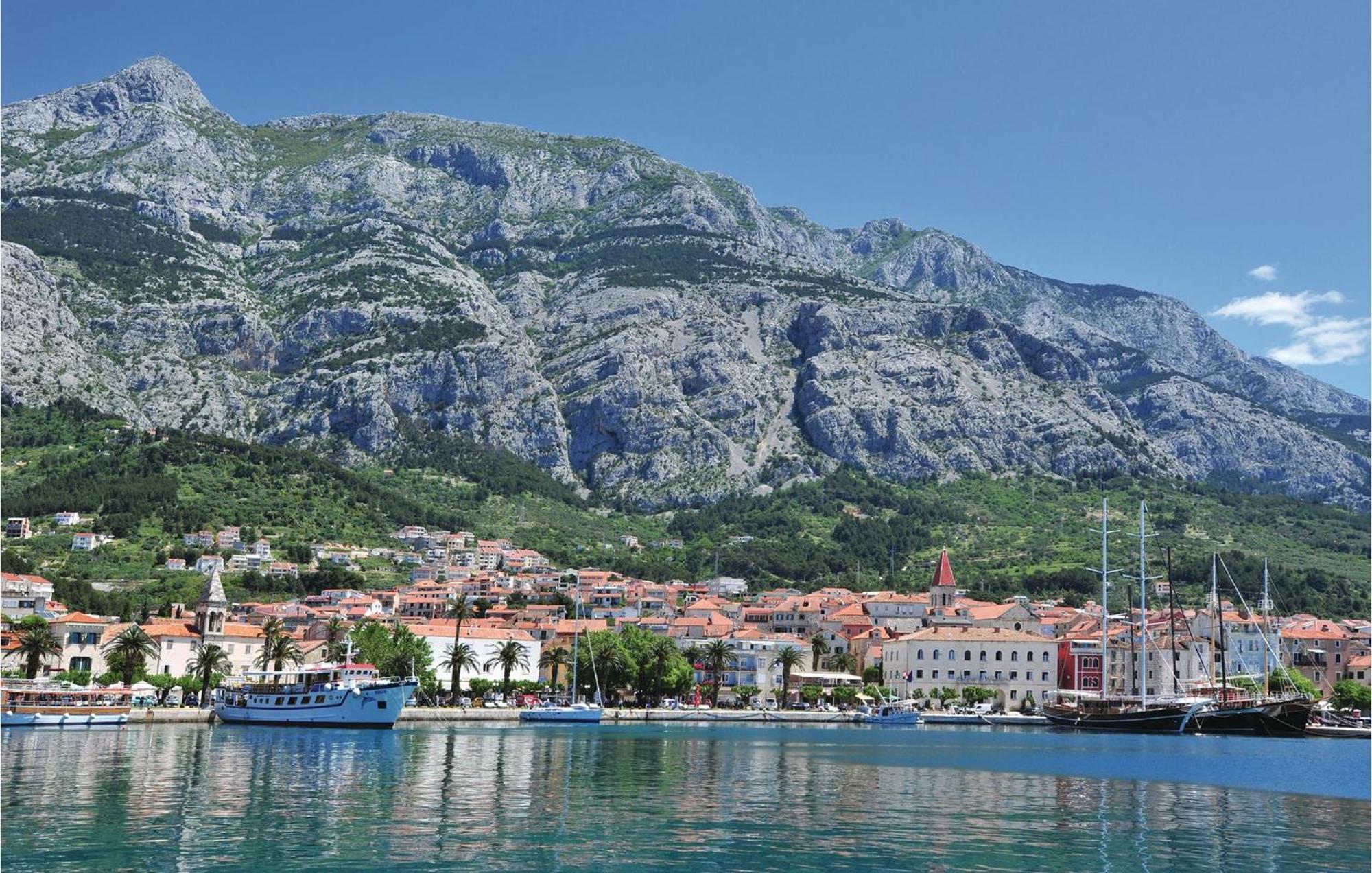 Stunning Apartment In Makarska Eksteriør billede